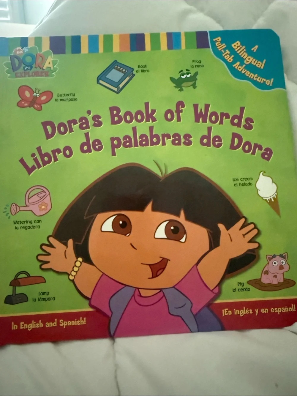 Dora's Book of Words / Libro de palabras de Dora - Green Bilingual Kids Toy